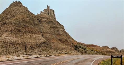 Driving the Otherworldly Badlands Loop Road — sightDOING