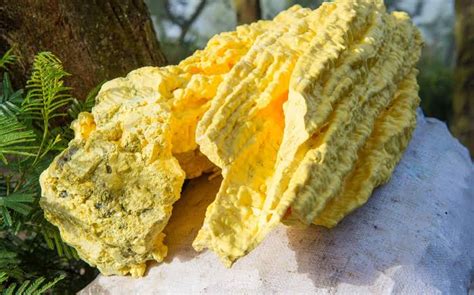 What is Sulfur, its Properties, Occurrence, and Uses - GeologyHub