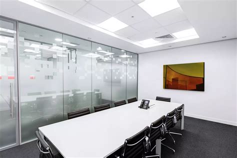 36 Office Decor Ideas For Work To Revamp Your Corporate Design In 2023 - antiquewolrd.com