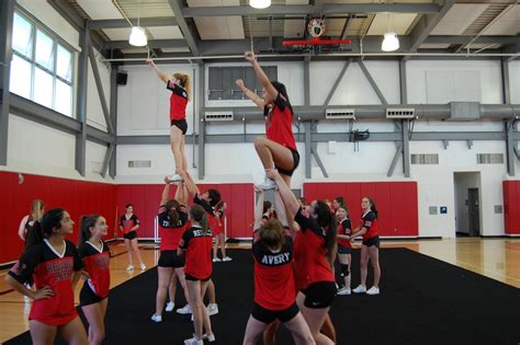 Redwood cheerleaders begin the season at UC Davis camp – Redwood Bark