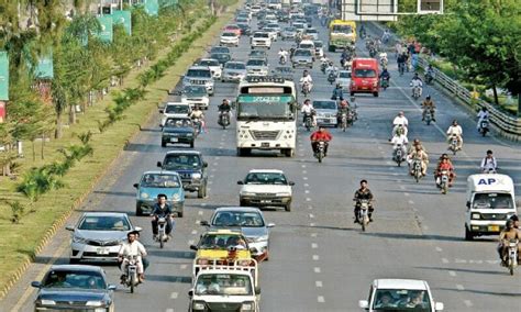 Twin cities’ admins remain aloof to traffic rule implementation - Newspaper - DAWN.COM