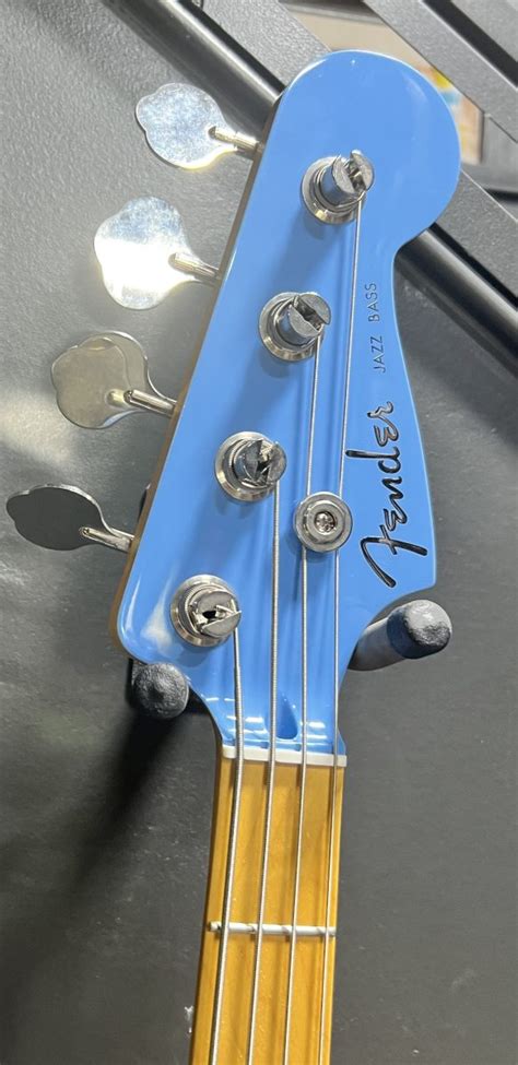 Fender Aerodyne Blue 4 string - The LowEnd Bass Shop