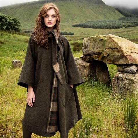 Green Pure Irish Wool Country Walking Cape | Irish clothing, Beautiful irish women, Celtic clothing