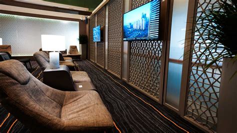 Why do airport lounges exist when we have a world-class airport — Marhaba Lounge review (Changi ...