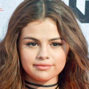 Selena Gomez - Age, Family, Bio | Famous Birthdays