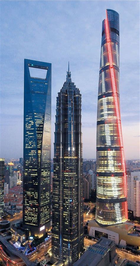 Shanghai Tower lights up | Futuristische architektur, Architektur, Moderne architektur