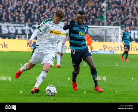 Salomon kalou hertha bsc hi-res stock photography and images - Alamy