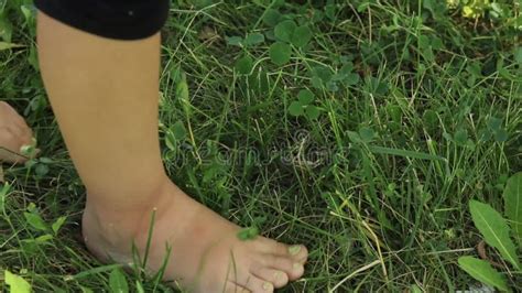 Close Up of Bare Feet on Grass, Top View. Kids Sitting Together Stock ...