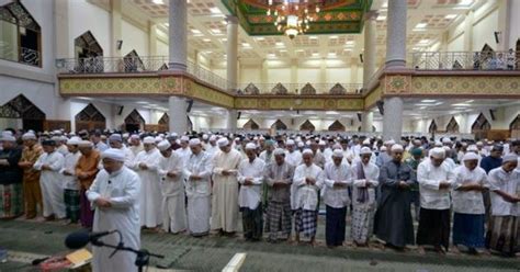 Bacaan Bilal Shalat Tarawih 23 Rakaat Lengkap dengan Jawaban Jamaah - Doa Harian Islami