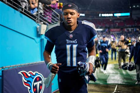 Tennessee Titans tab Joshua Dobbs to start must-win Week 18 game