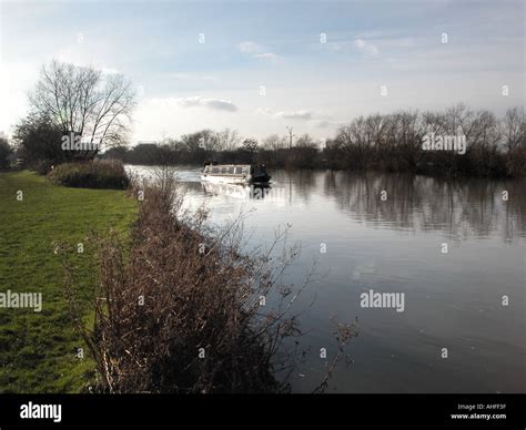 River Thames at Reading Berkshire Stock Photo - Alamy