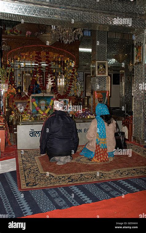 Inside view of Manikaran Gurudwara Stock Photo - Alamy