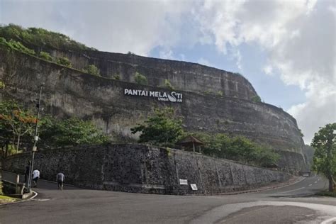 Pantai Melasti Ungasan Bali, Keunikan dan Tiket Masuknya