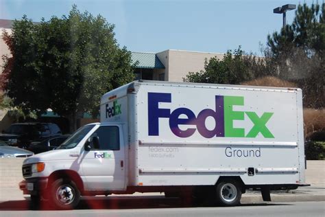 FEDEX GROUND DELIVERY - FORD BOX TRUCK - a photo on Flickriver