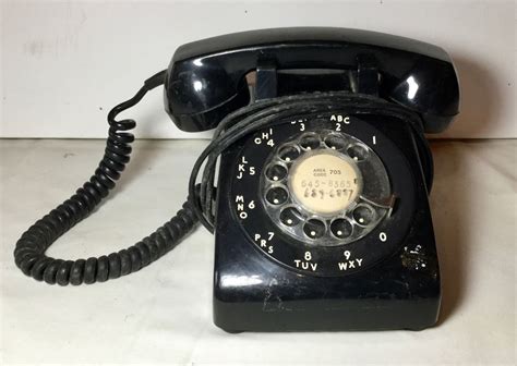 VINTAGE TRADITIONAL BLACK ROTARY DIAL PHONE