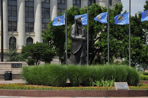 Oklahoma State Capitol | Chiricahua Apache Statue in front o… | Flickr