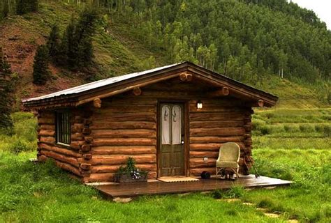 Luxury Resort Uses Cabins for Guests to Stay