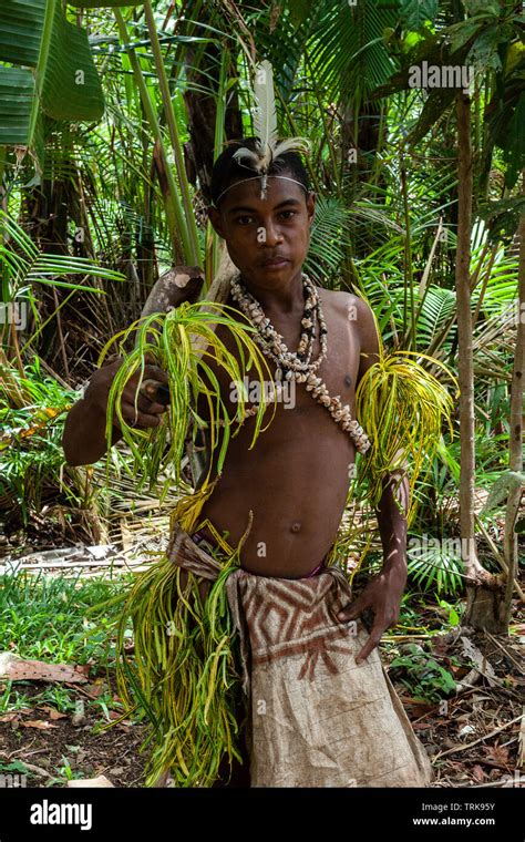 Traditional dress papua new guinea hi-res stock photography and images - Alamy