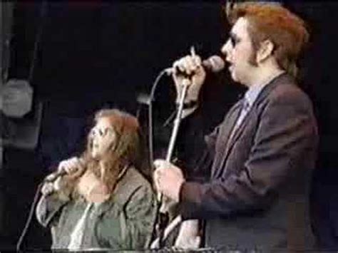 Shane MacGowan Kirsty MacColl - Fairytale of New York Fleadh - YouTube