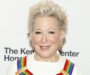 Bette Midler Biography - Facts, Childhood, Family Life & Achievements