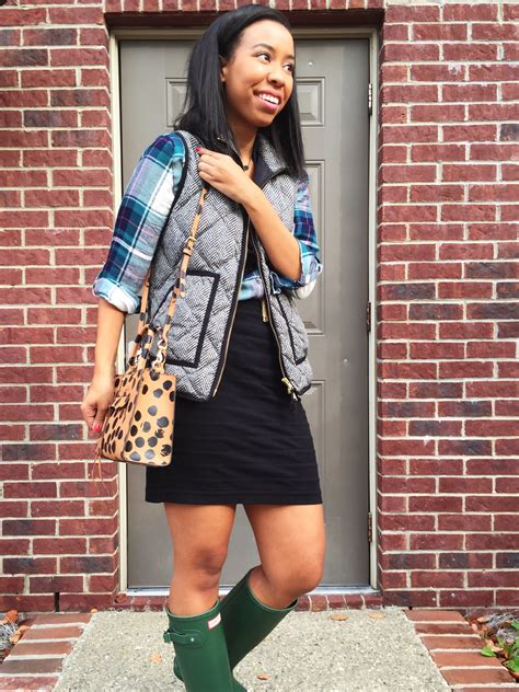 How to Wear Hunter Boots with a Skirt + Flannel Styling Tips