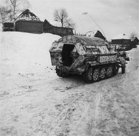 Hanomag SdKfz 251/8 Ausf B Sanitater Armored ambulance 1942 Wwii Vehicles, Armored Vehicles ...