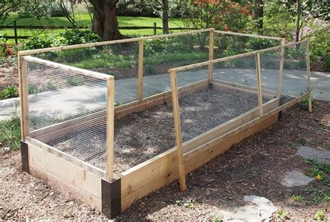 Chicken-wire fence panels for garden bed | Marginalia | Building a ...