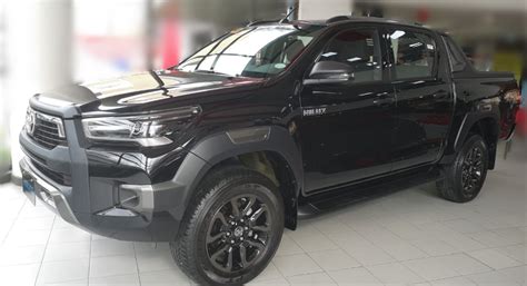 2022 Toyota Hilux Double Cab Conquest - UCES MOTORS