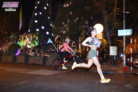 Nguyễn Thị Oanh lập kỷ lục cá nhân chạy 21km tại Giải Bán Marathon Quốc ...