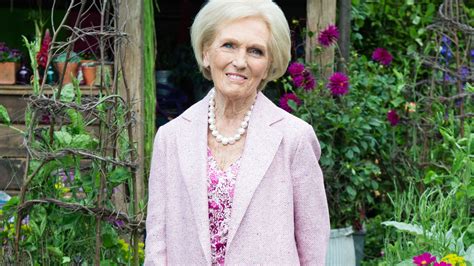 Bake off legend Mary Berry, 86, waited three-and-a-half hours for ...