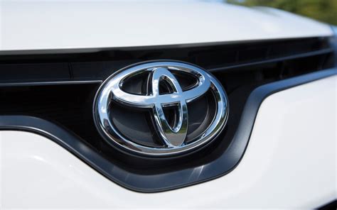 Toyota Extends Paint Warranty up to 14 Years to Fix Peeling Issue - The Car Guide