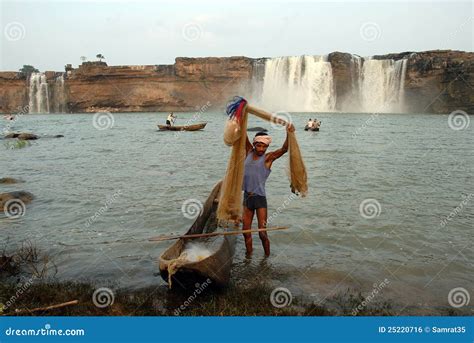 Chitrakoot Waterfalls editorial photo. Image of river - 25220716