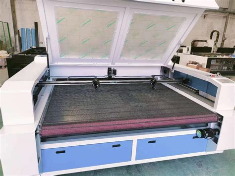 Fabric laser cutting machine - auto feeding system