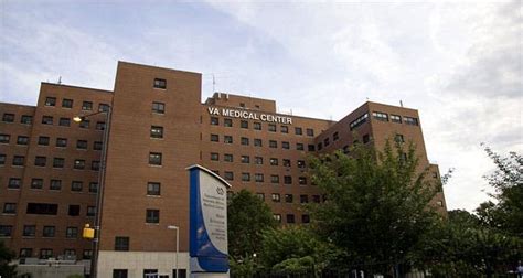 At V.A. Hospital, a Rogue Cancer Unit - The New York Times