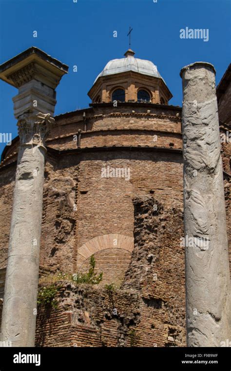 Roman ruins in Rome, Forum Stock Photo - Alamy