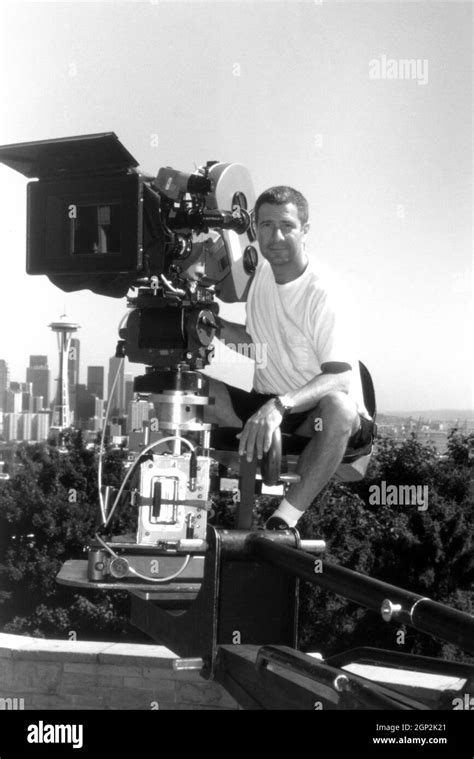 10 THINGS I HATE ABOUT YOU, director Gil Junger, on set, 1999. ph ...