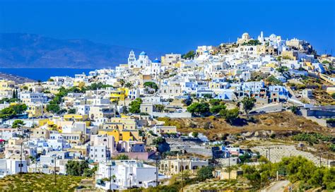 Pyrgos Santorini - Discover useful information about the village