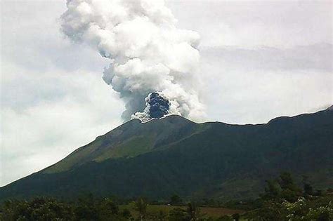 Volume ng asupre na ibinubuga ng Kanlaon, bumaba sa nakalipas na 24 hrs - PHIVOLCS | Bombo Radyo ...