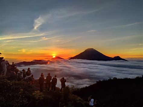 Gunung Sikunir, Pesona 2.263 Mdpl Dan Telaga Cebong Di Wonosobo ...