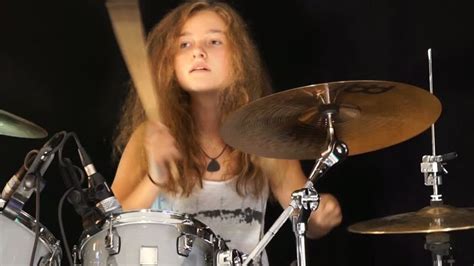 Master Of Puppets (Metallica); drum cover by Sina | Girl drummer, Female drummer, Drum cover