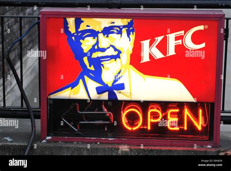 Kfc kentucky fried chicken advert hi-res stock photography and images ...