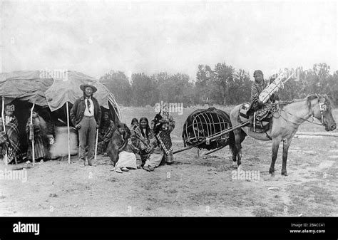 Native american and travois Black and White Stock Photos & Images - Alamy