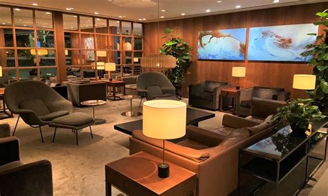 Best Cathay Pacific Business Class Lounge Hong Kong - businesser