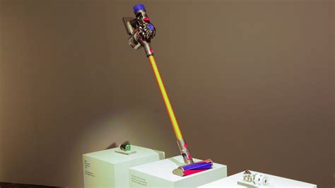 Dyson demonstrates the new Cyclone V10 vacuums - CNET