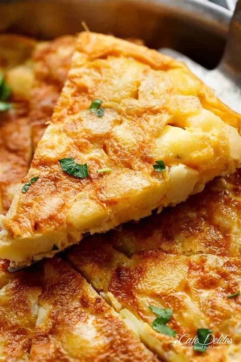 Spanish Omelette (Spanish Tortilla) | Omlet recipes, Spanish omelette ...