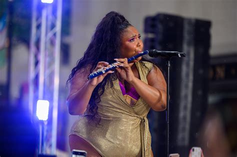 Lizzo Has a Flute Named After This Famous Singer's Daughter