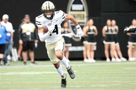 Vanderbilt vs. Hawaii: 2022 college football prediction, picks, odds