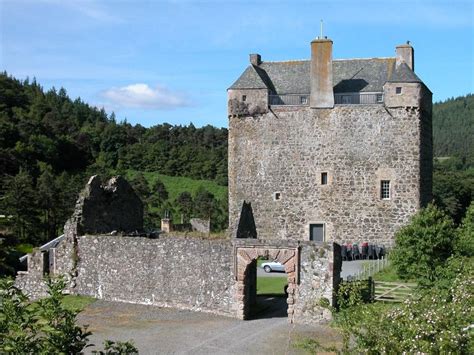 Neidpath | Castle, Castle tower, Border landscaping