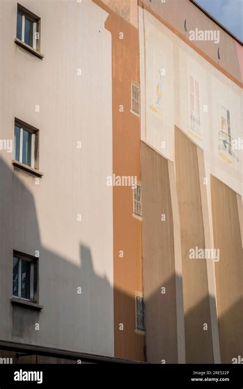 Architectural detail with stylised murals, Avenue Matignon, 8th ...