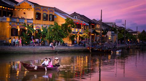 Bustling Thu Bon River in Hoi An at night – A historical mark in the old town